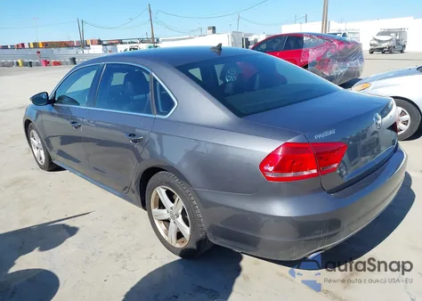 2012 Volkswagen Passat 2.5L Se z USA, uszkodzony, nr VIN 1VWBP7A31CC063601